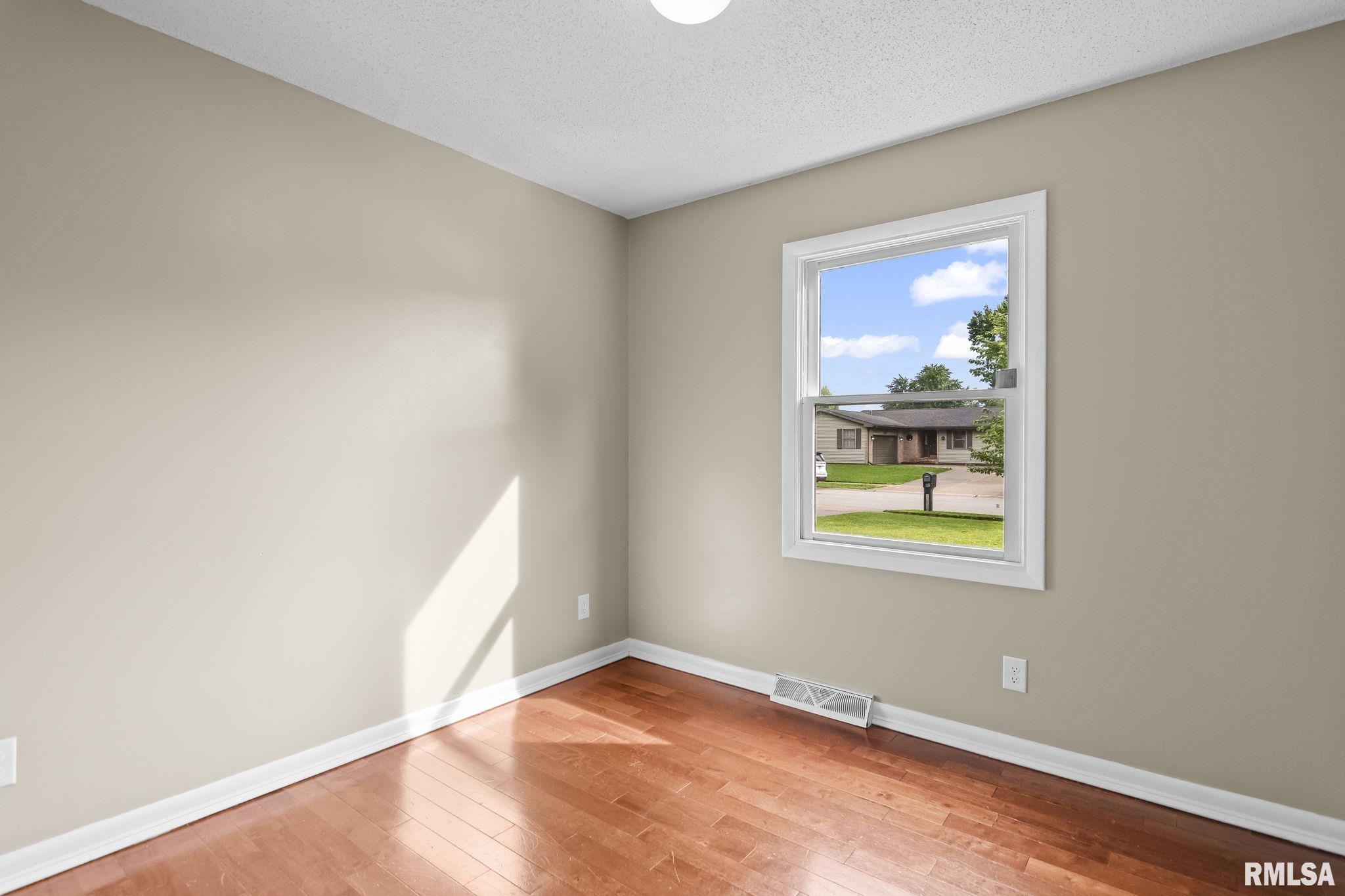 2421 Mayfair Road Springfield, IL 62703 - Photo 28 of 39 Gallery Image 28