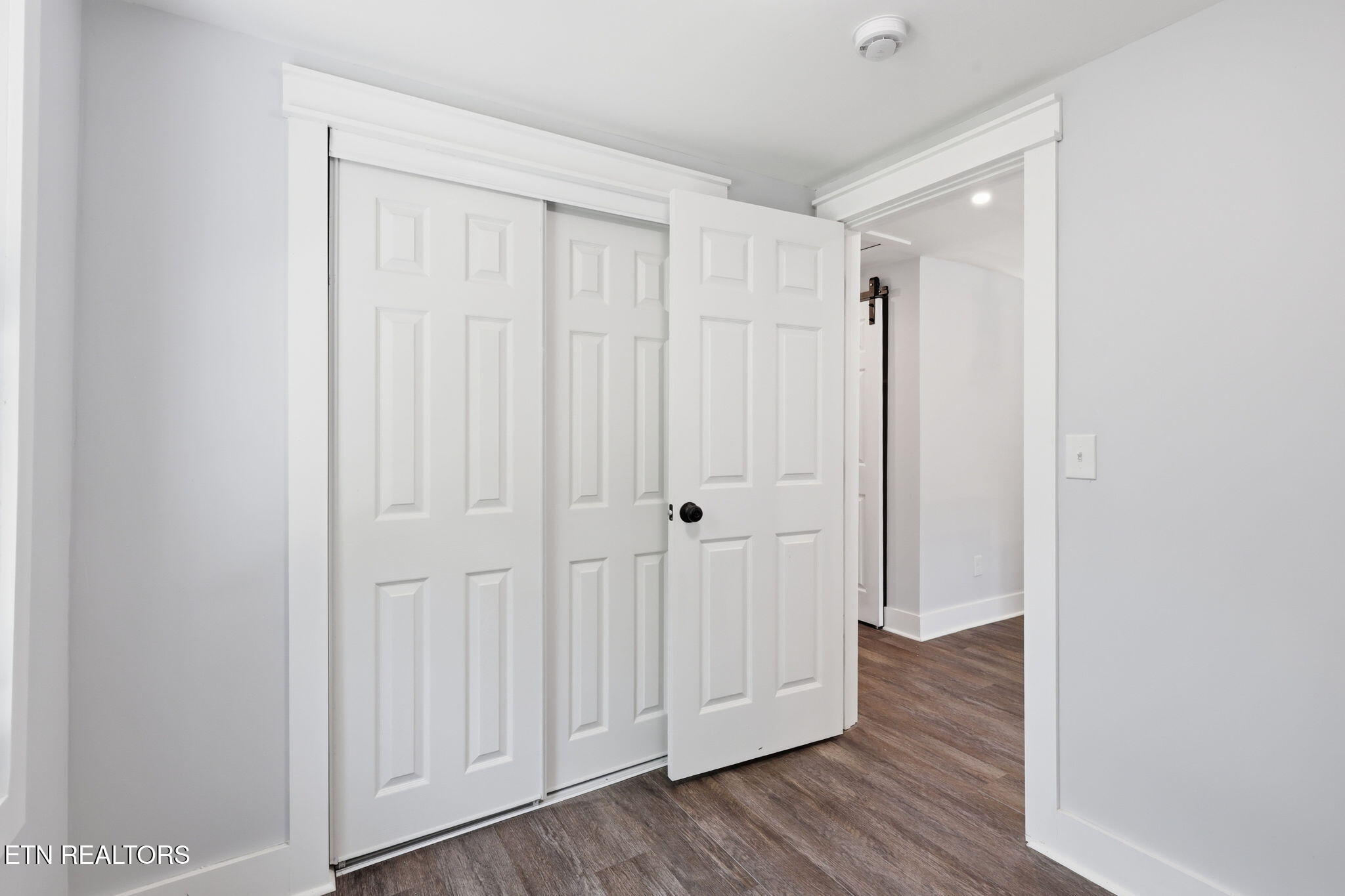4205 Coster Road Knoxville, TN 37912 - Photo 7 of 37 7-web-or-mls-DZ3A8364