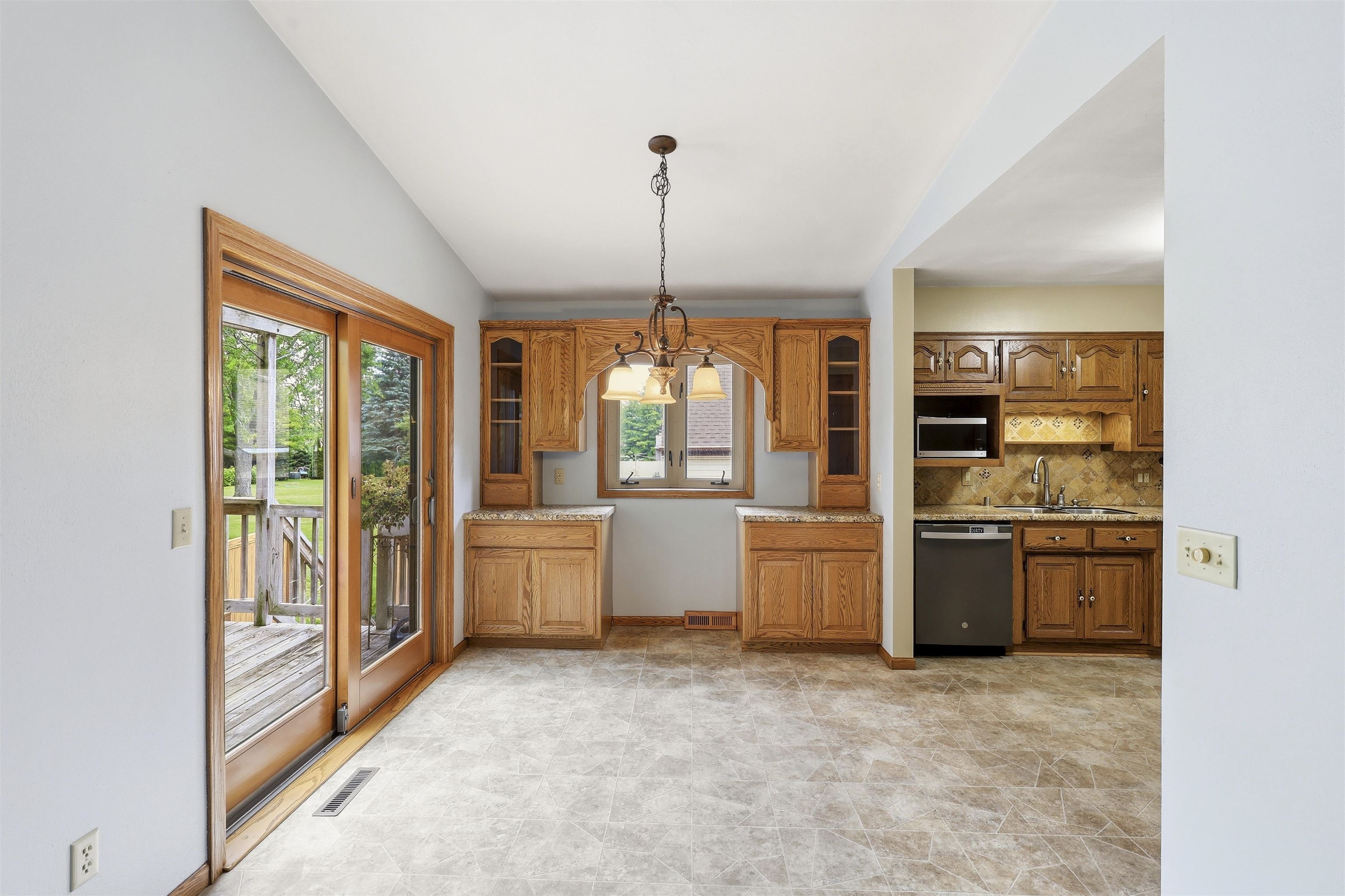 N334 Marion Avenue Appleton, WI 54915 - Photo 6 of 38