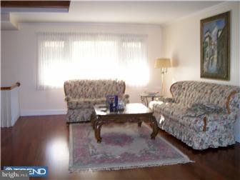 3100 Cricket Road Reading, PA 19605 - Photo 4 of 12 Living Room