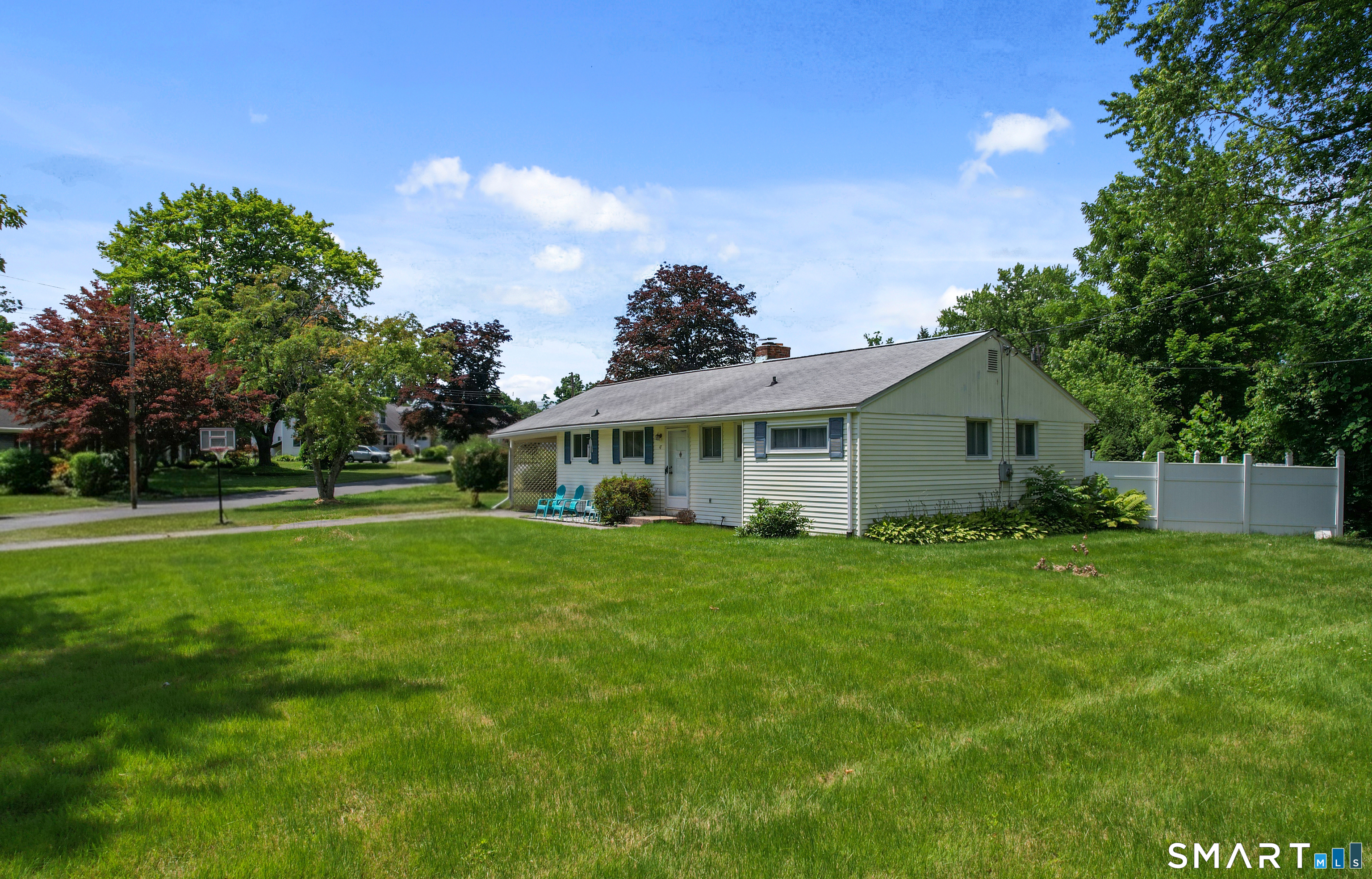47 Hayes Road Simsbury, CT 06081 - Photo 2 of 31