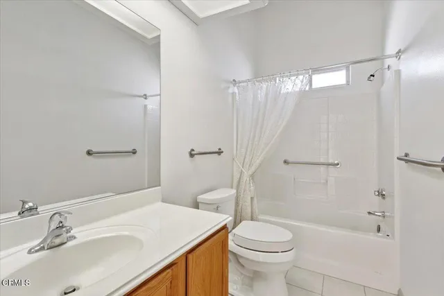 a view of a backyard with plants