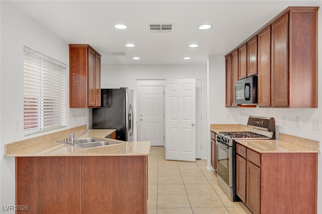 9947 Corbridge Street Las Vegas, NV 89178 - Photo 6 of 36