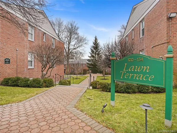 $365,000 | 118 Lawn Terrace, Unit 1E, Mamaroneck, NY 10543