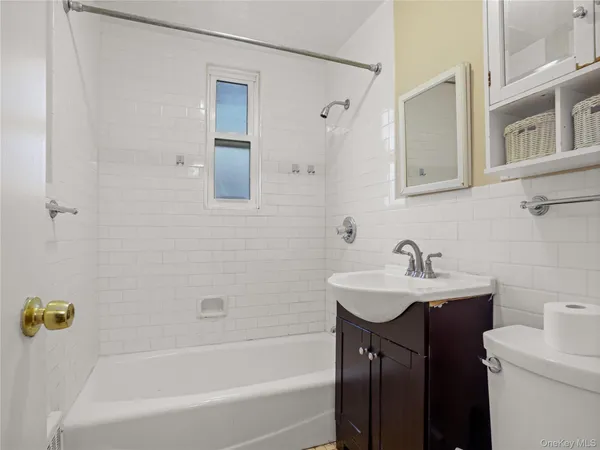 $345,000 | 118 Lawn Terrace, Unit 1E, Mamaroneck, NY 10543