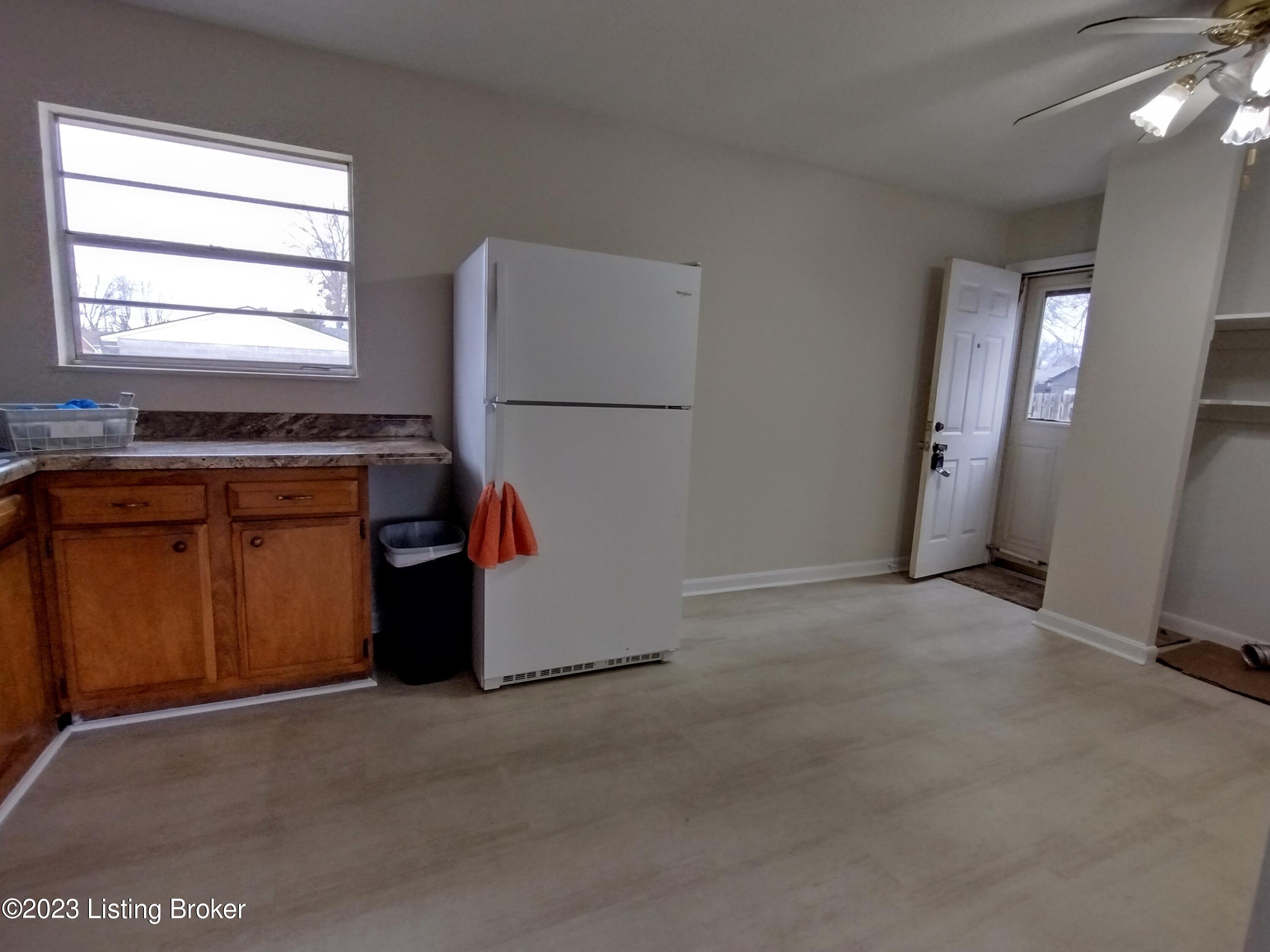 121 Beechland Road Hillview, KY 40229 - Photo 5 of 20 Kitchen