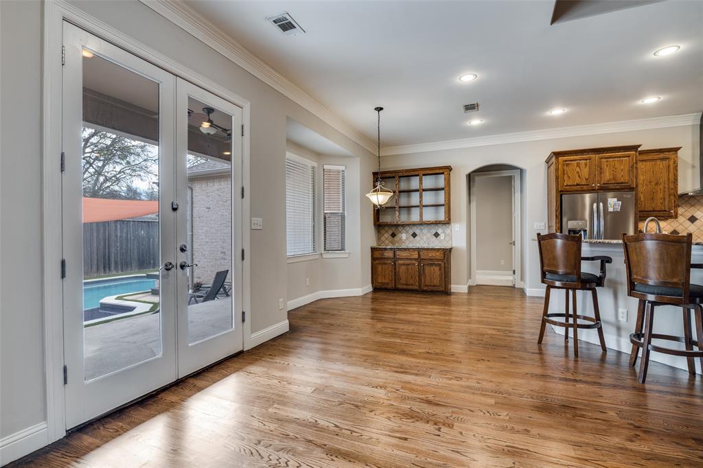 711 Ridgeview Drive Rockwall, TX 75087 - Photo 13 of 39 a view of a livingroom with furniture and an entryway