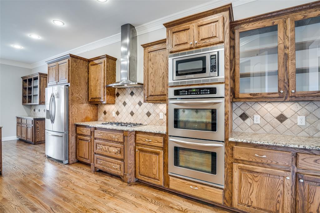 711 Ridgeview Drive Rockwall, TX 75087 - Photo 15 of 39 a kitchen with stainless steel appliances granite countertop a stove and a refrigerator