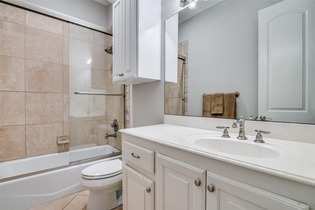 711 Ridgeview Drive Rockwall, TX 75087 - Photo 22 of 39 a bathroom with a sink a toilet and shower