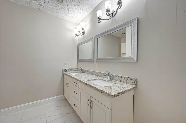 $2,000 | 6802 Glenray Drive, Houston, TX 77084