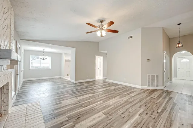 $2,000 | 6802 Glenray Drive, Houston, TX 77084