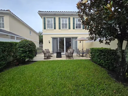 a view of entryway and hall
