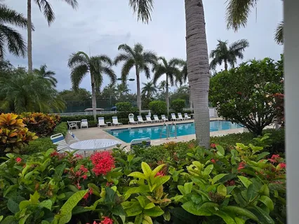 a view of outdoor space yard and porch