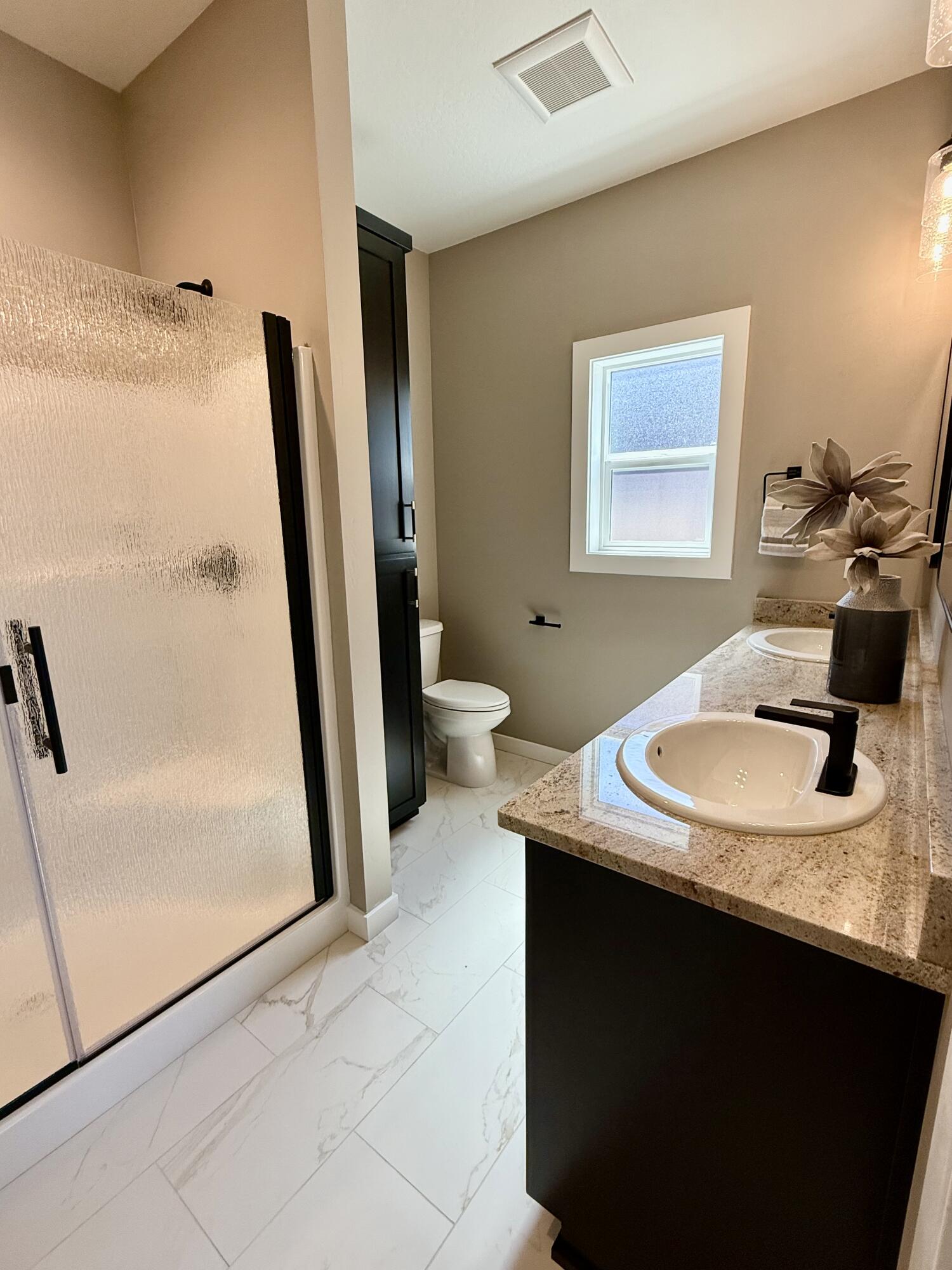 337 Quail Circle Talent, OR 97540 - Photo 18 of 25 a bathroom with a sink a toilet a mirror and shower