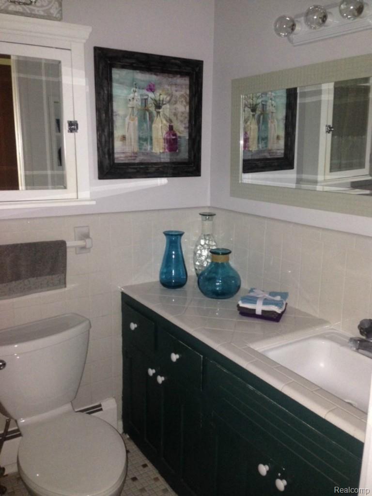 417 Prospect Street, Unit 207 Romeo, MI 48065 - Photo 23 of 33 BathRM2.jpg