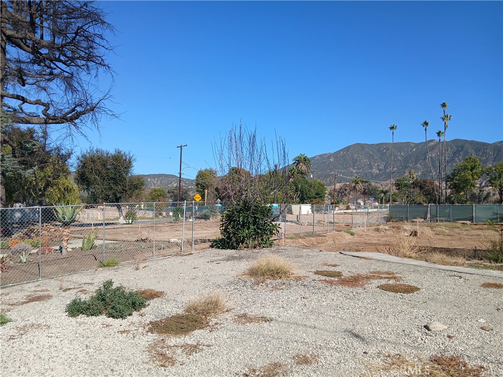 321 West Terrace Street Altadena, CA 91001 - Photo 5 of 11 a view of a dry yard with wooden fence