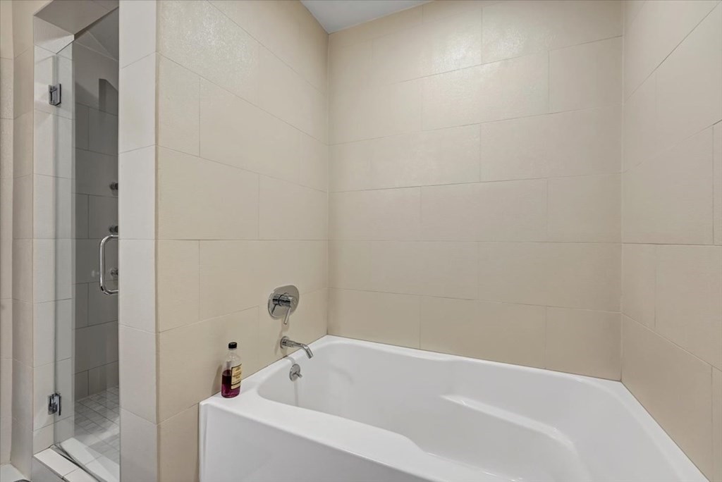 45 Vinton Street, Unit 4 Boston, MA 02127 - Photo 19 of 28 a bathroom with a bathtub