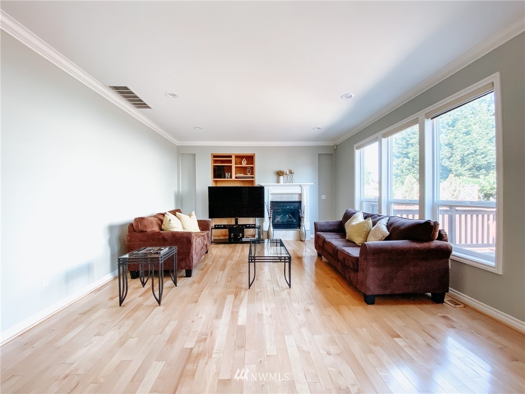 1416 North 39th Street Renton, WA 98056 - Photo 3 of 22