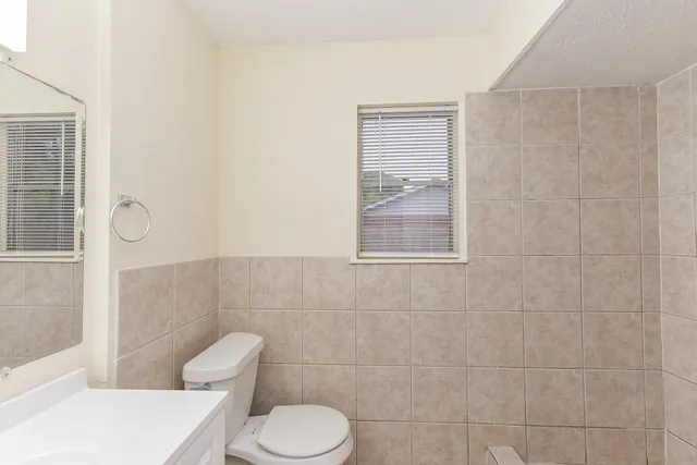 $2,550 | 18610 Anne Drive, Webster, TX 77058