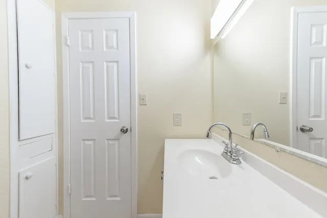 $2,550 | 18610 Anne Drive, Webster, TX 77058