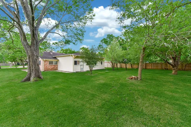 $2,550 | 18610 Anne Drive, Webster, TX 77058