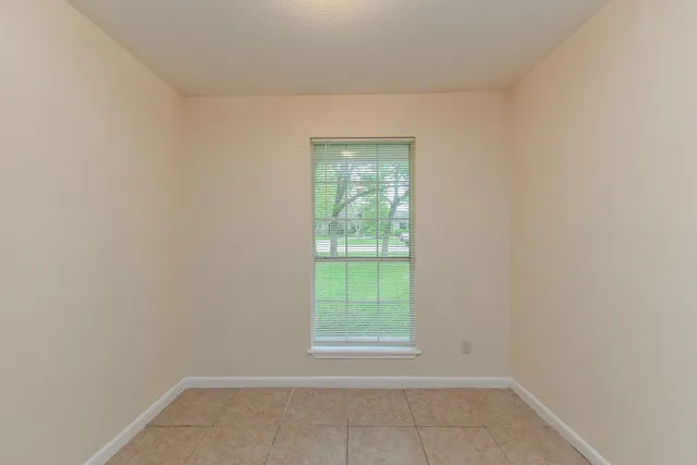 $2,550 | 18610 Anne Drive, Webster, TX 77058