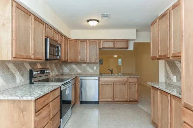 $2,550 | 18610 Anne Drive, Webster, TX 77058