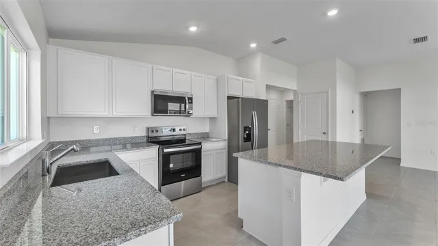 $1,900 | 809 Wedgewood Street, Lake Wales, FL 33859