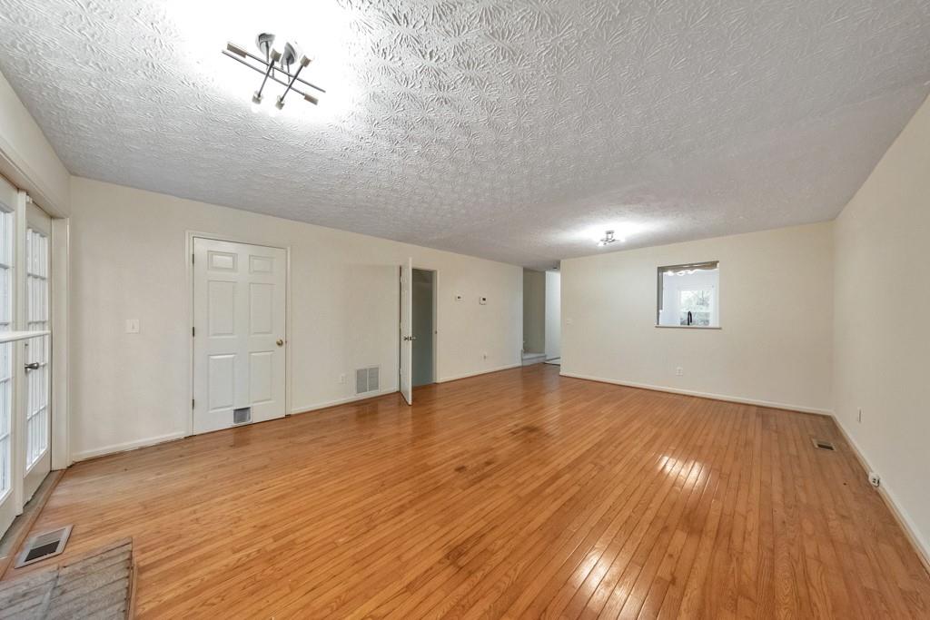 1005 Kennesborough Road Northwest Kennesaw, GA 30144 - Photo 13 of 34