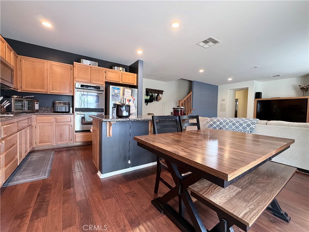 562 Quigley Lane Perris, CA 92570 - Photo 7 of 29 a large kitchen with a table and chairs in it