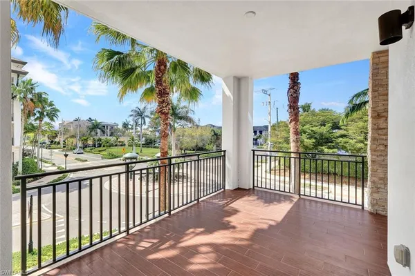 $2,750,000 | 1035 3rd Avenue South, Unit 201, Naples, FL 34102
