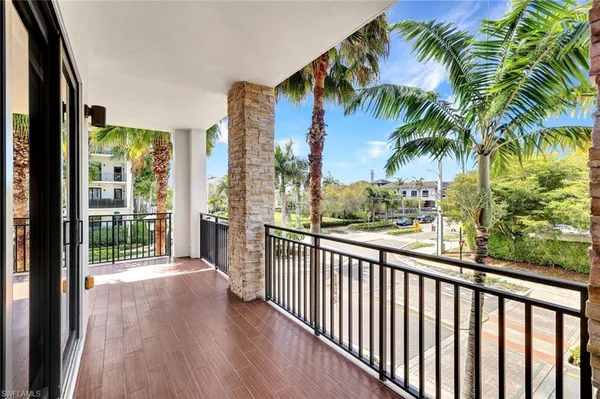 $2,750,000 | 1035 3rd Avenue South, Unit 201, Naples, FL 34102