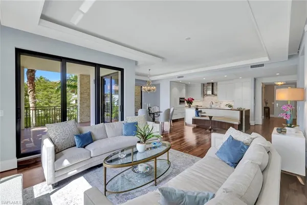 $2,750,000 | 1035 3rd Avenue South, Unit 201, Naples, FL 34102