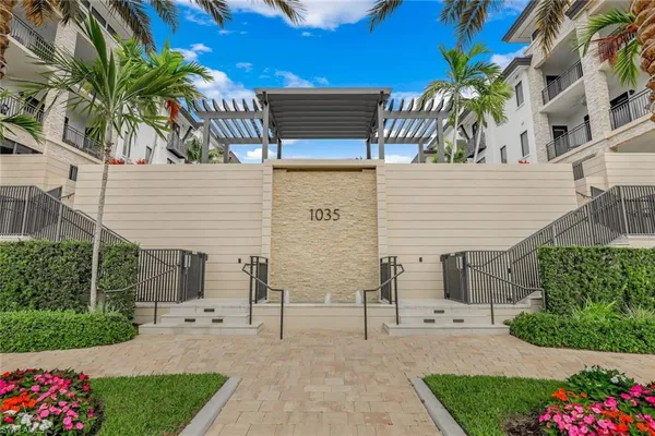 $2,750,000 | 1035 3rd Avenue South, Unit 201, Naples, FL 34102