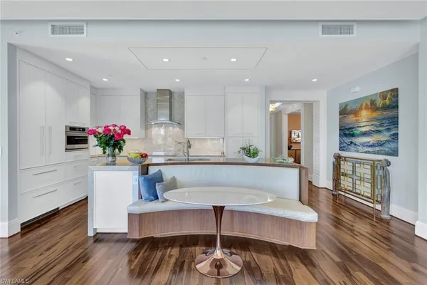 $2,750,000 | 1035 3rd Avenue South, Unit 201, Naples, FL 34102