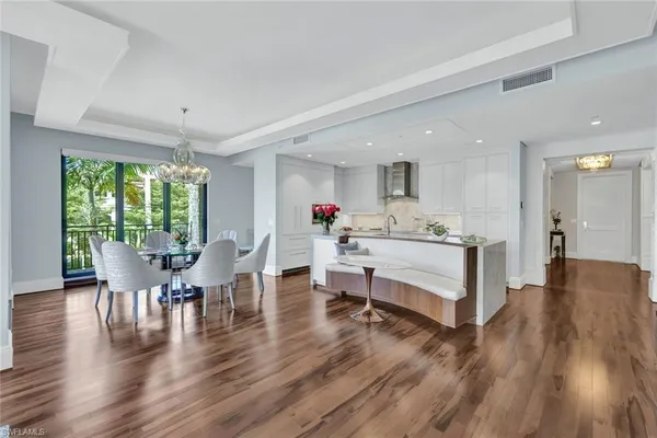 $2,750,000 | 1035 3rd Avenue South, Unit 201, Naples, FL 34102
