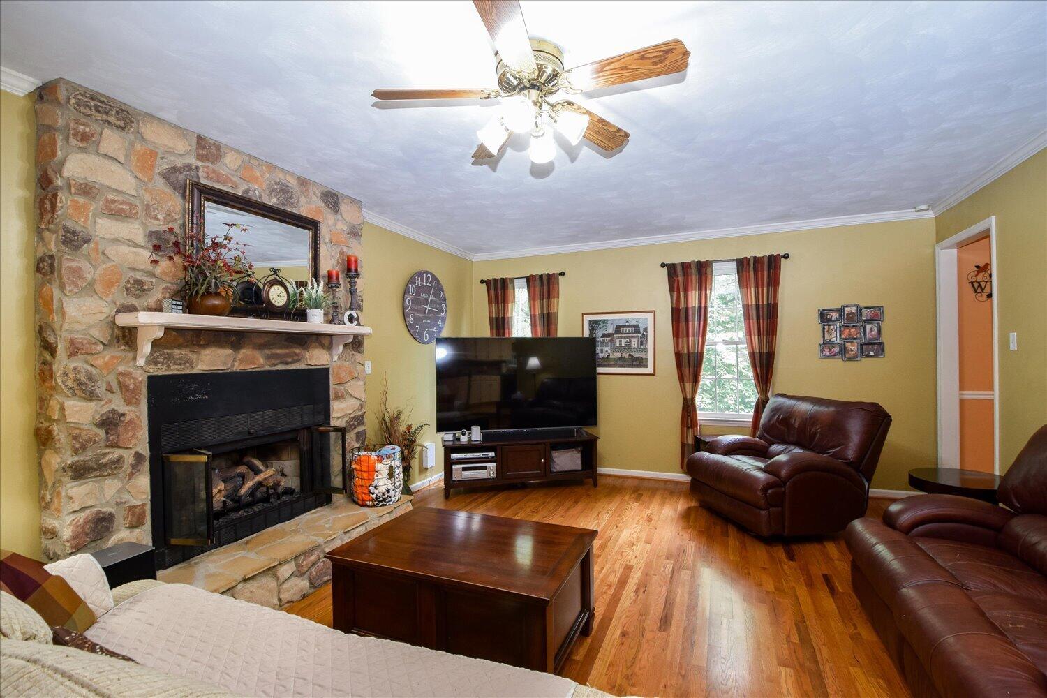 5448 Highfields Road Roanoke, VA 24018 - Photo 3 of 41 03-1-1