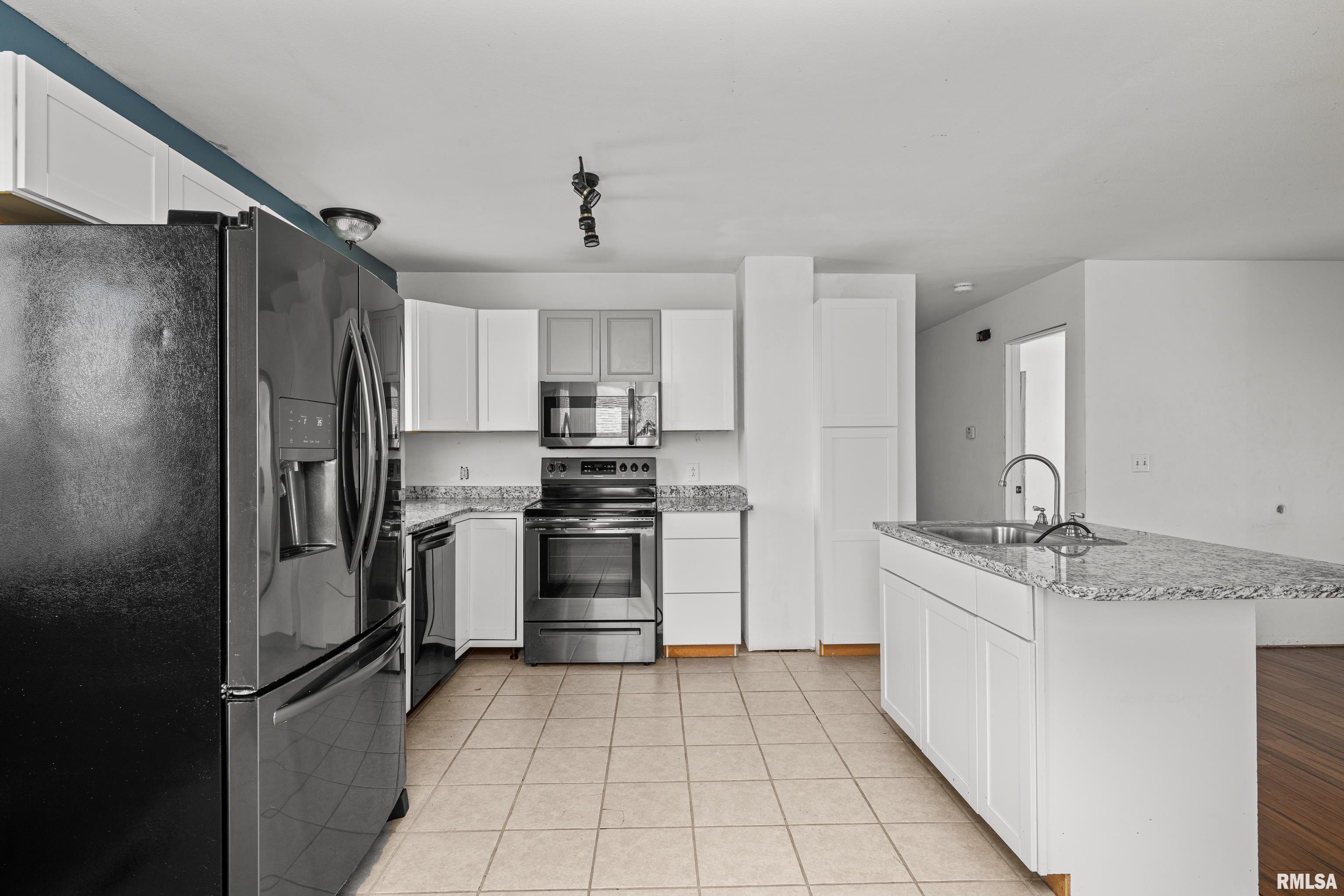 210 North Adams Street Andrew, IA 52030 - Photo 5 of 23