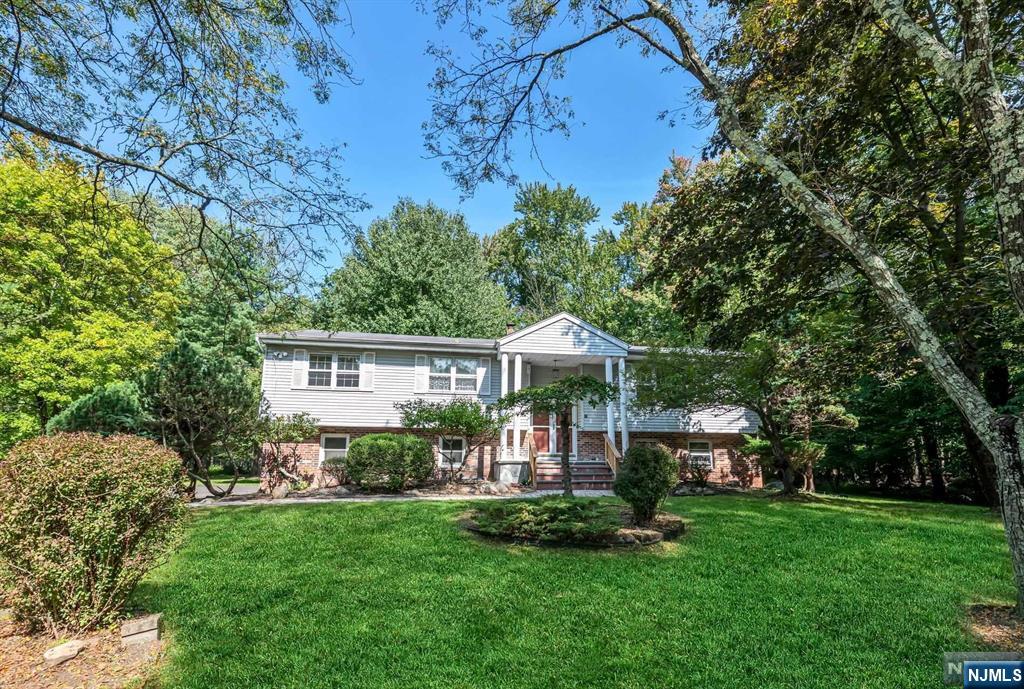 21 Alida Place Ramsey, NJ 07446 - Photo 2 of 36