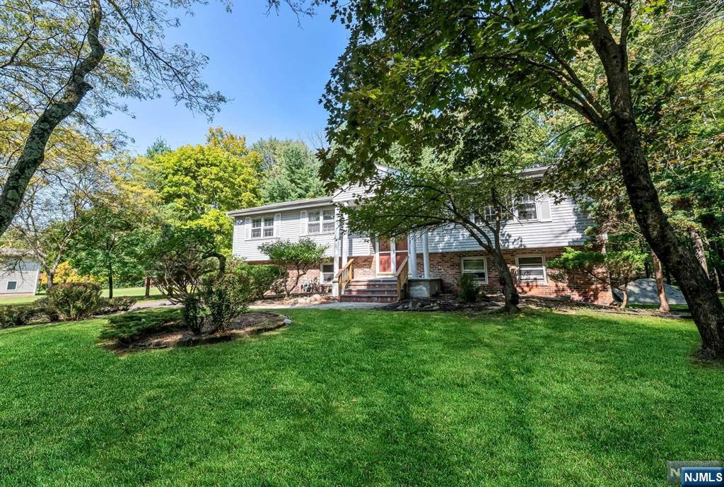 21 Alida Place Ramsey, NJ 07446 - Photo 3 of 36