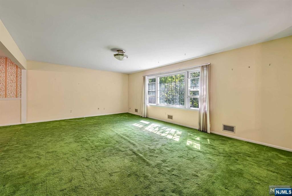 21 Alida Place Ramsey, NJ 07446 - Photo 5 of 36