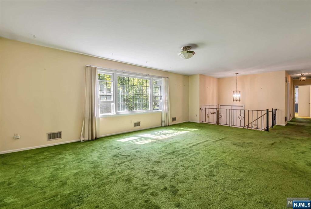 21 Alida Place Ramsey, NJ 07446 - Photo 6 of 36