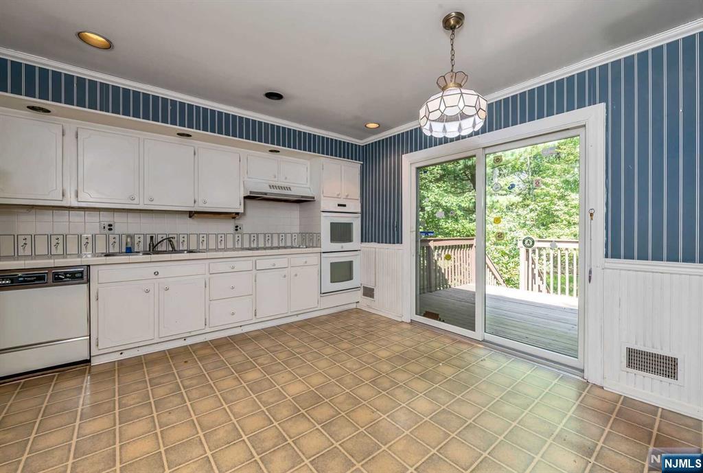 21 Alida Place Ramsey, NJ 07446 - Photo 10 of 36