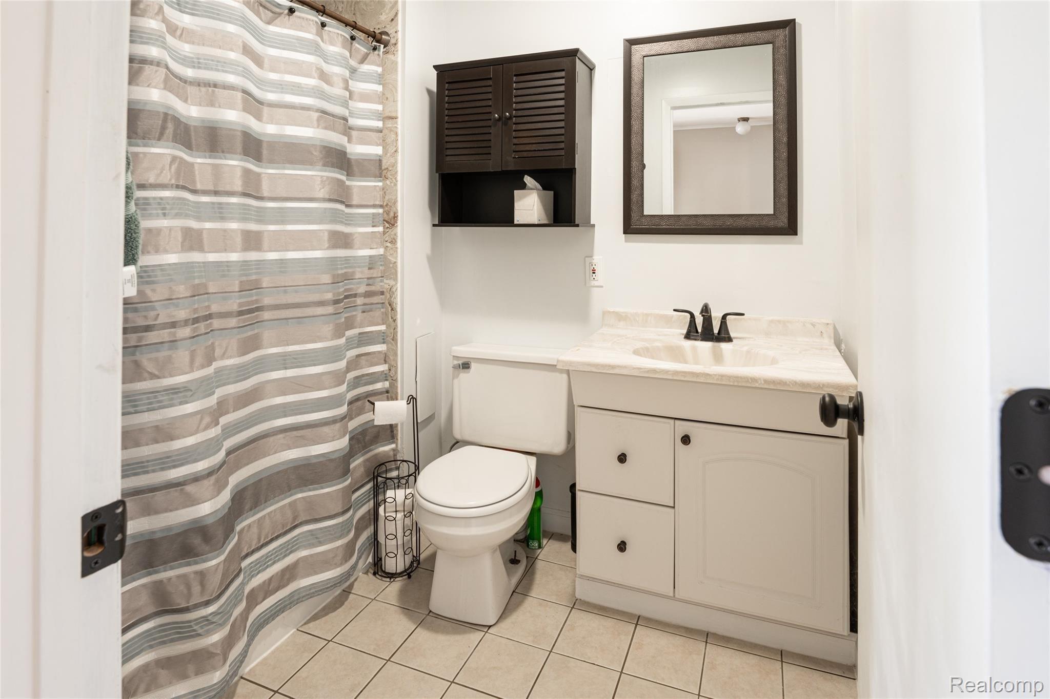 6045 Hatchery Road Waterford, MI 48327 - Photo 13 of 20 6045 hatchery road waterford-16.jpg