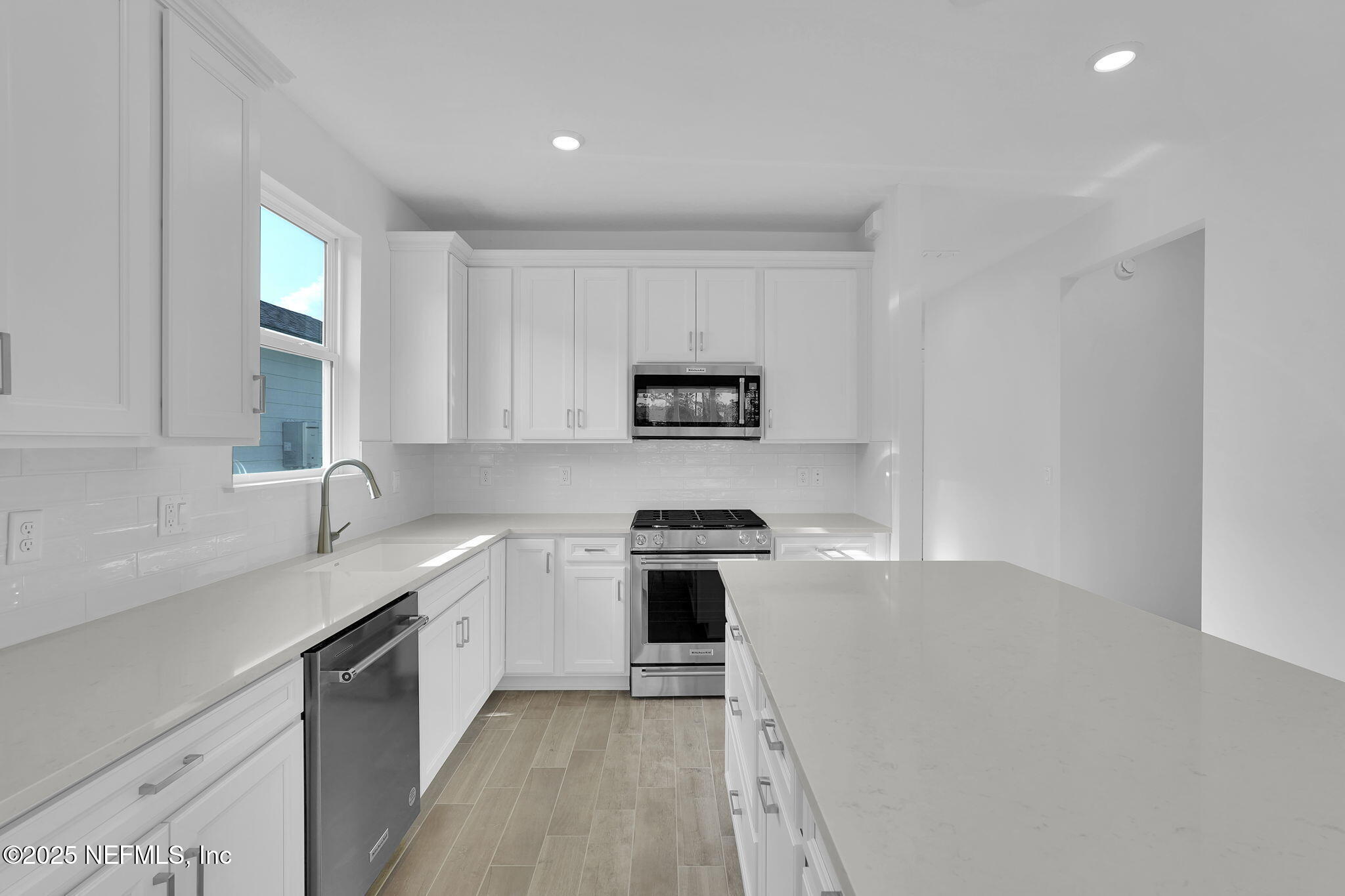 608 Ecliptic Loop Yulee, FL 32097 - Photo 6 of 49 Contour Kitchen