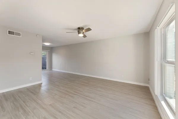 $1,250 | 5005 Manor Road, Unit 123, Austin, TX 78723