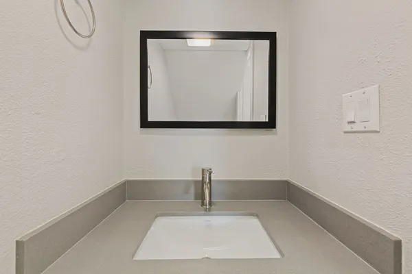 $1,250 | 5005 Manor Road, Unit 123, Austin, TX 78723