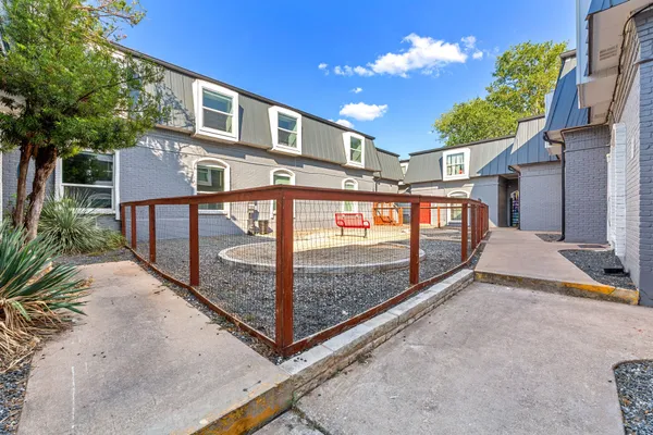 $1,250 | 5005 Manor Road, Unit 123, Austin, TX 78723