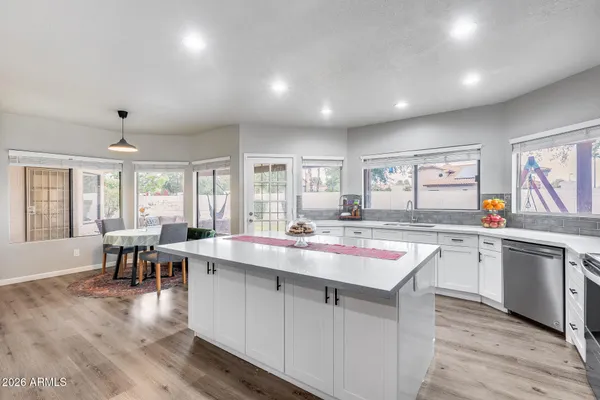$699,999 | 1042 West Newport Beach Drive, Gilbert, AZ 85233