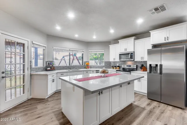 $724,990 | 1042 West Newport Beach Drive, Gilbert, AZ 85233